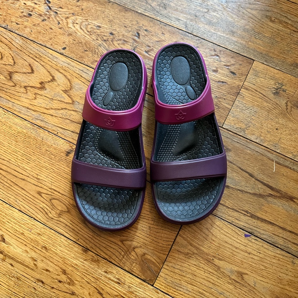 Brand new Spenco size 8w sandals